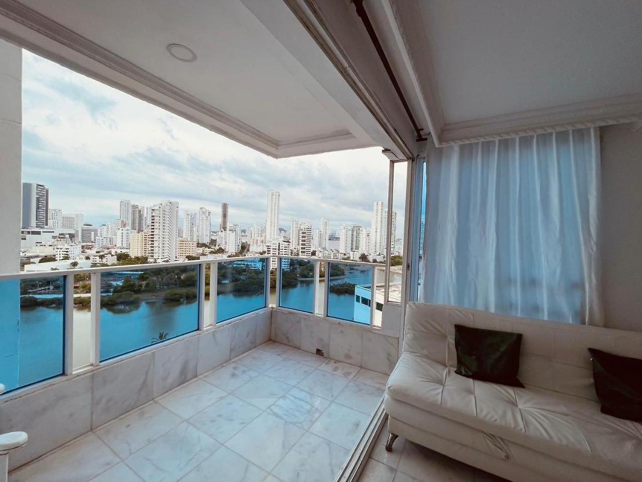 Apartamento 1515 Apto Frente A La Playa El Laguito *