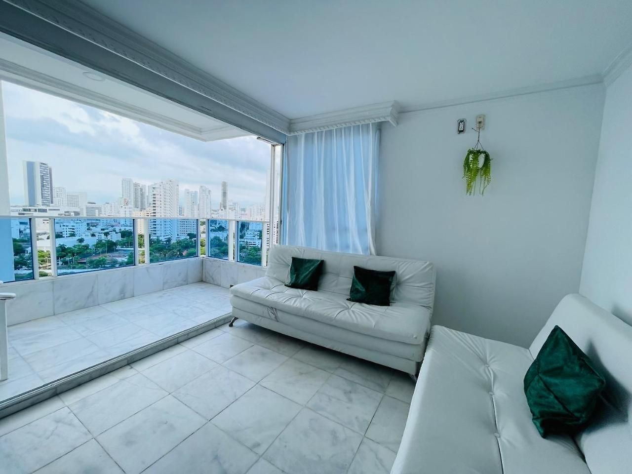 1515 Apto Frente A La Playa El Laguito Apartamento *